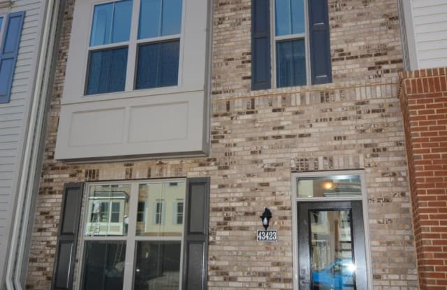 43423 ROBEY SQUARE - 43423 Robey Square, Broadlands, VA 20148