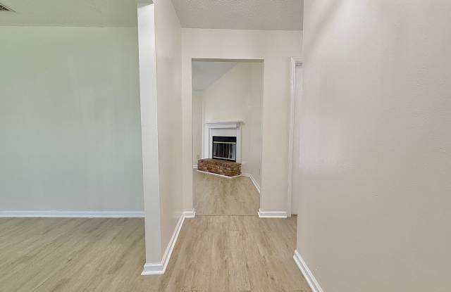 MOVE-IN READY! (Pet Friendly) Gallery 3