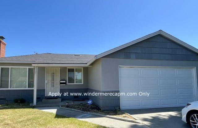 Modern 3 Bdrm 2 Full Bath Home with Den – Bright  Spacious! photos photos