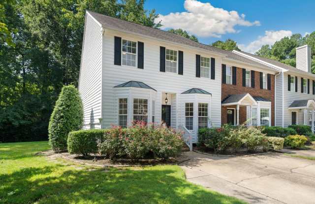 Renovated 3 bed, 2.5 bath townhome in Hope Valley Farms with internet/cable included! photos photos