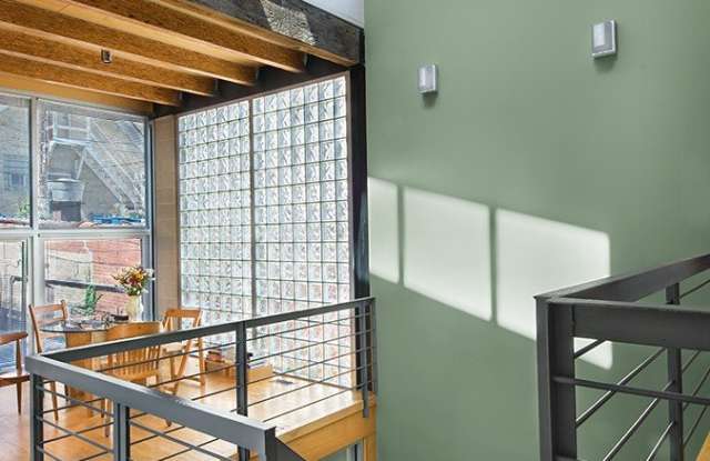 1933 N Damen Avenue Gallery 4