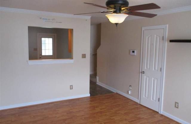 607 Streamwood Drive Gallery 4