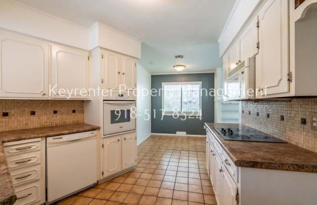 9041 E 33rd St, Tulsa, OK 74145 - 3 Bed/2 Bath | Small Pets Welcome Gallery 3