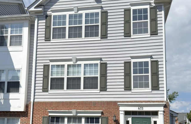 Light Filled 2 Bed 2 Bath Condo in Leesburg For Rent! Gallery 1