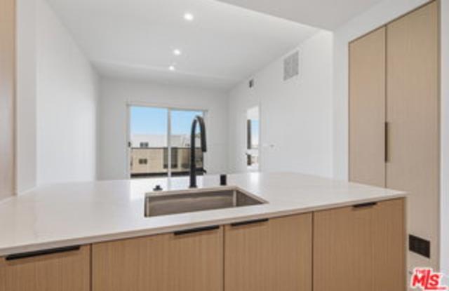 3555 Overland Avenue Gallery 4