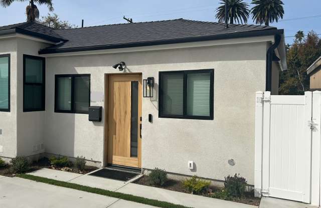 3111 Oakhurst Avenue photos photos