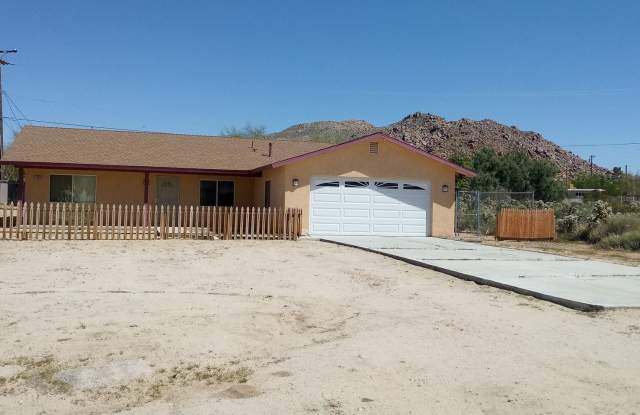 Welcome to your 3 bed 2 bath home in Joshua Tree! photos photos