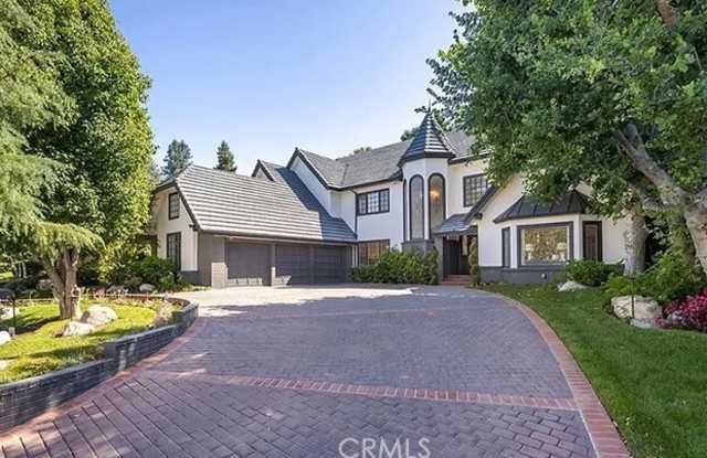 4637 Westchester Drive Gallery 1