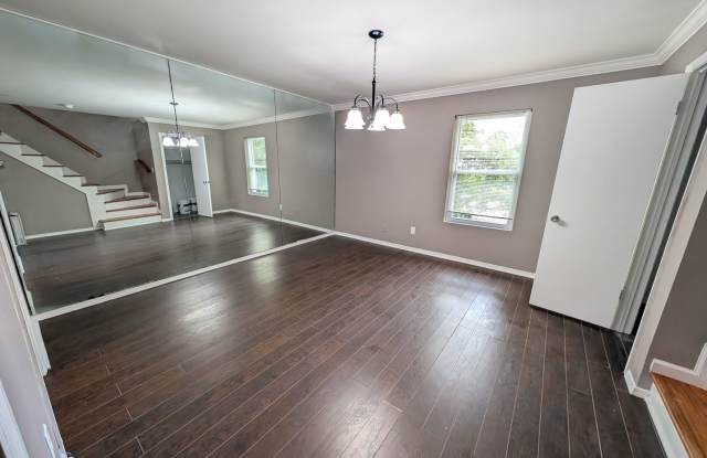 2 Bedroom 2.5 Bath Townhome In the heart for Vestavia/Homewood Gallery 1
