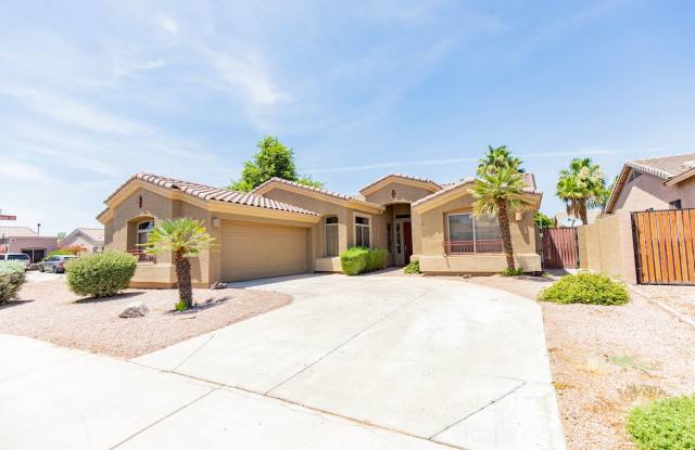 Single story 4 bed 2 bath + bonus room with amazing backyard! photos photos