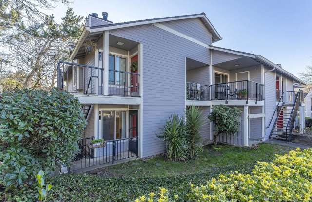 2 bed, 2 bath rental condo in Lake Oswego Mountain Park Neighborhood! - 86 Kingsgate Road, Lake Oswego, OR 97035