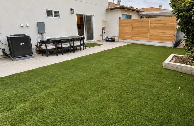 Spacious turfed yard! Gallery 3