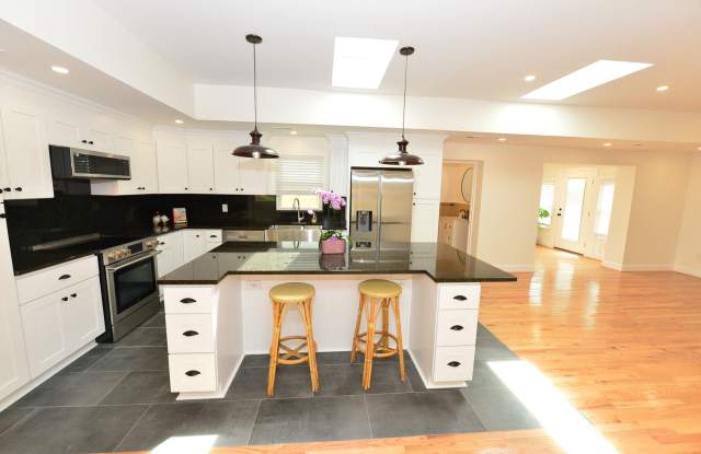 817 ENGLEWOOD DRIVE photos photos