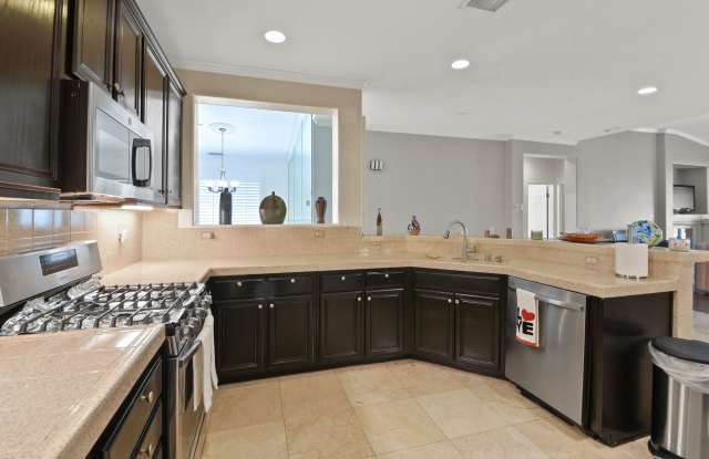 Sierra Lakes Golf Community Living with Paid Solar | 3 Bed, 2 Bath Single-Stor Gallery 4