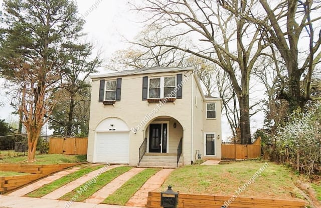 2595 E Woodland Cir - 2595 East Woodland Circle, East Point, GA 30344