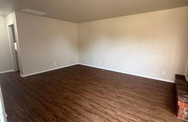 Spacious duplex in Norman available NOW! Gallery 4