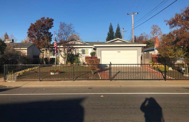 Clean Neat 3 Bedroom 2 Bathroom 1008 sft Rancho Cordova Home for Lease. - 3226 Laurelhurst Drive, Rancho Cordova, CA 95670