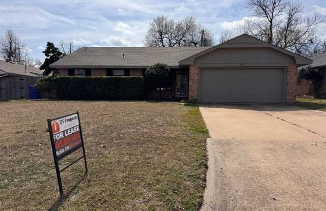 Huge fenced yard, charming 3-bedroom Norman home ready for move in! photos photos