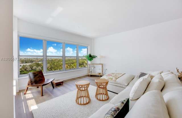 9102 W Bay Harbor Dr Gallery 3