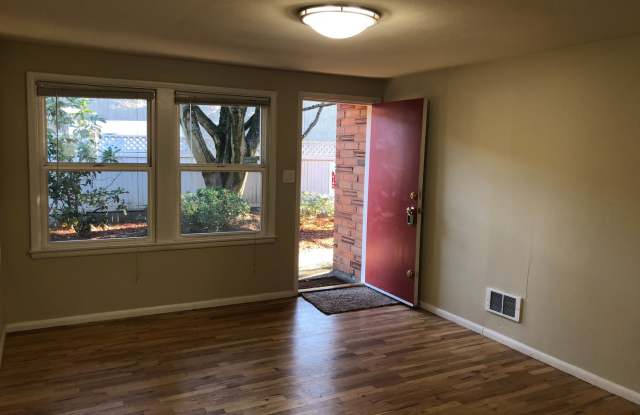 Eastlake Condo Gallery 3