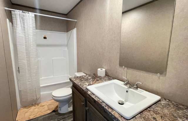 2 bedroom /2 bathroom Gallery 4