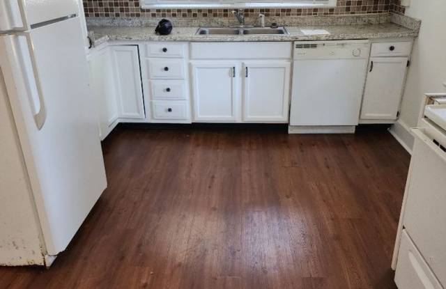 300 Dahlia Dr Gallery 1
