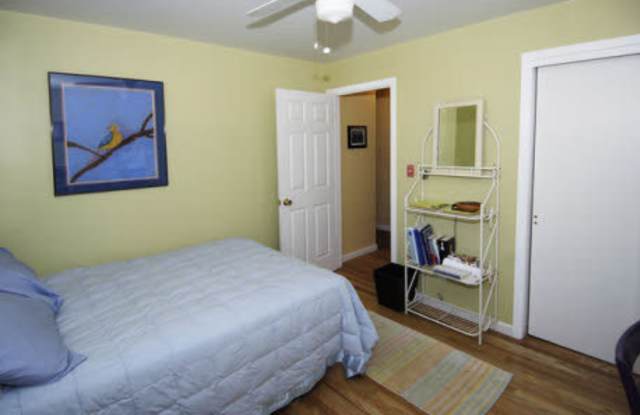 QUAINT 2 Bed 1 Bath Condo in Boulder-Available October 5th! - 1895 Alpine Avenue, Boulder, CO 80304