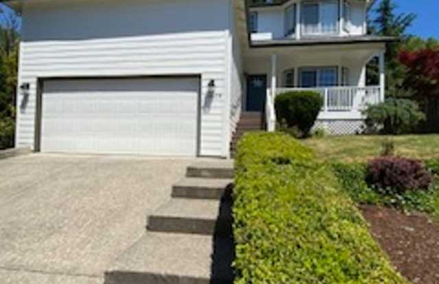 Coming Soon!! Beautiful Two Story Home. 9' Ceilings, Remodeled & More! Gallery 3