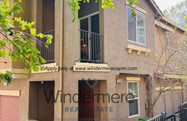 Stylish & Spacious 2 bedroom-/1 bath Condo in Astoria at Gateway Oaks! - 2580 West El Camino Avenue, Sacramento, CA 95833