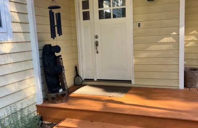 1279 Stoney Creek West Gallery 3