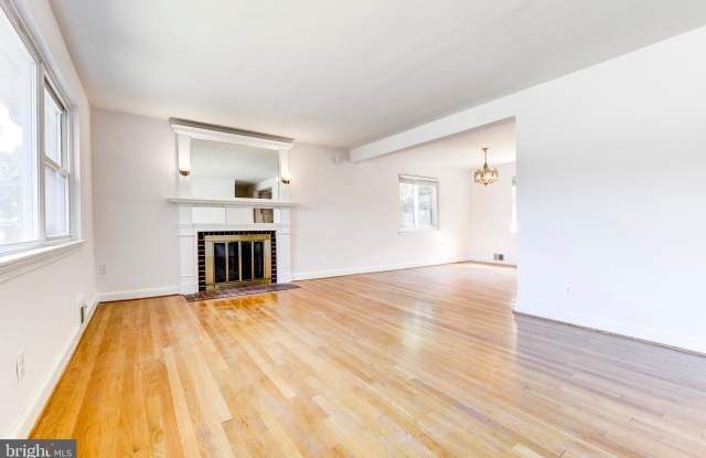 5622 YORKTOWN BOULEVARD Gallery 2