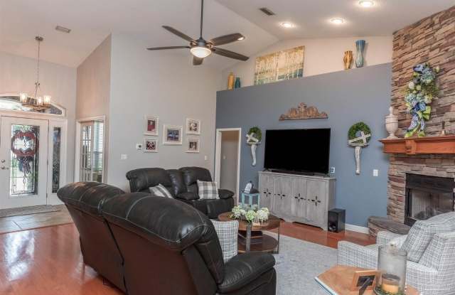 5070 High Pointe Dr Gallery 2