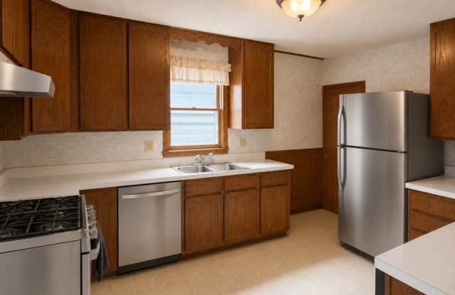 3202 Lincoln Way Gallery 2