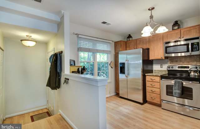 2856 YARLING COURT Gallery 2