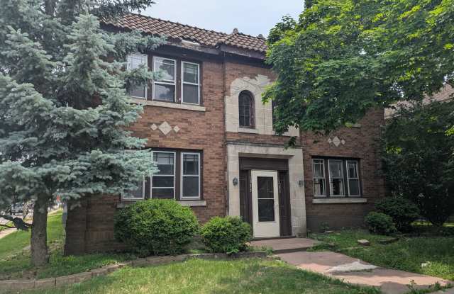 1331 Evelyn Street - 4 photos photos