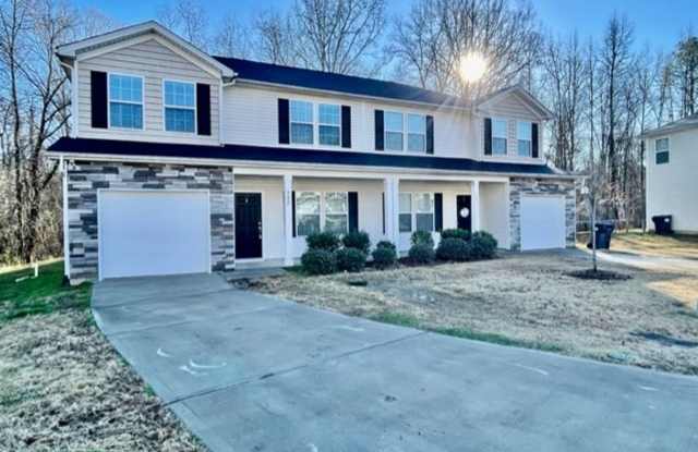 Luxurious 2 story 3 bedroom 2.5 bath Townhomes. Located in Salisbury photos photos