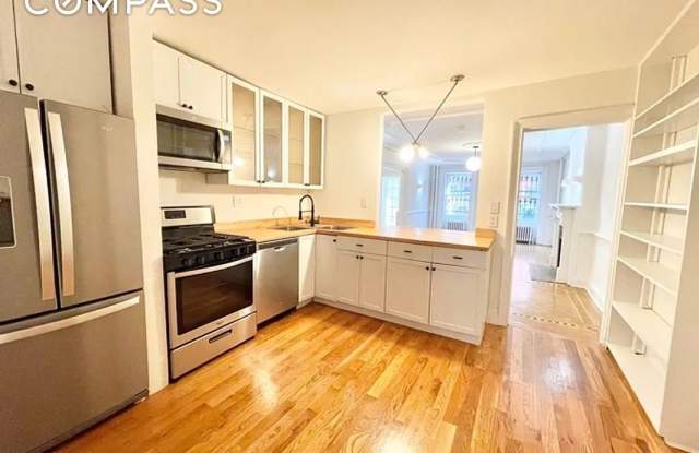 100 6th Avenue photos photos