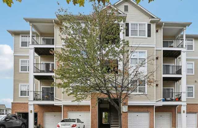 Top Floor 2+2, Walk up, no one above you, 1 res parking space photos photos