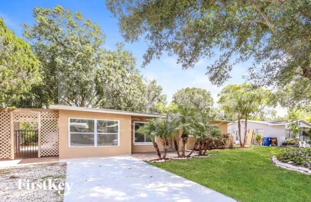 5425 13th Avenue North - 5425 13th Avenue North, St. Petersburg, FL 33710