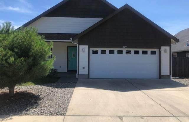 NEW TO MARKET/ 3 BEDROOM HOUSE ON QUIET DEAD END STREET photos photos