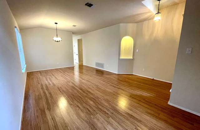 Well-Maintained 3 bedroom, 2 bathroom in Northwood Gallery 4