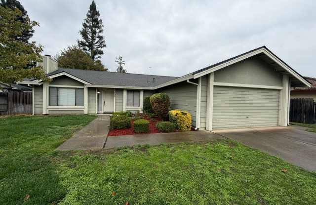 Spacious Living in Sacramento’s Desirable Pocket by Area | 3 Bed, 2.5 Bath with a Large Backyard! Gallery 1