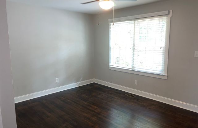 Cozy Two Bedroom Quadplex in Wilmore Gallery 4