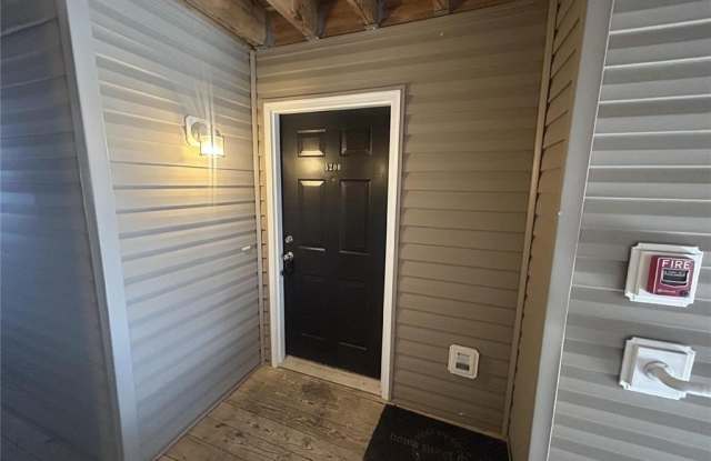 5200 Spring Creek Lane Gallery 2