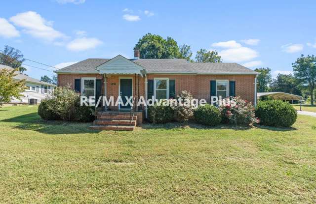 Charming brick home in Town of Dillwyn Gallery 1
