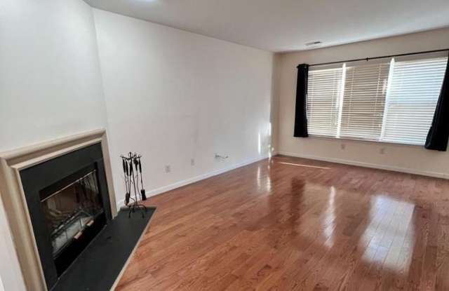 3303 STERLING Road Gallery 2
