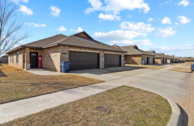 3 bedroom Duplex in El Reno! - 1859 Cypress Lane, El Reno, OK 73036