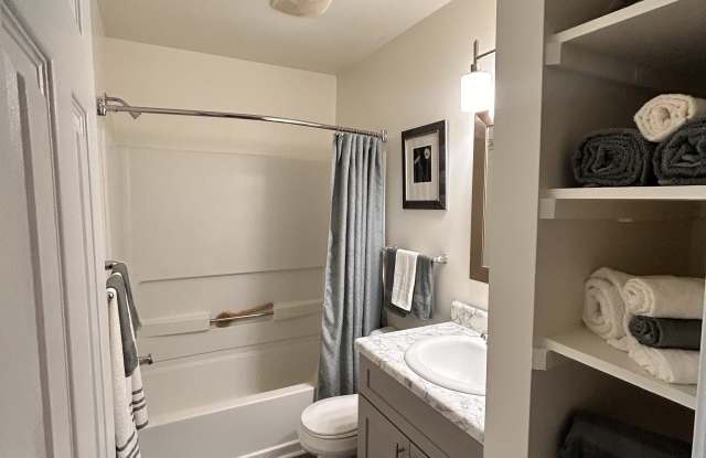 1139 Fords Pointe Circle Gallery 2