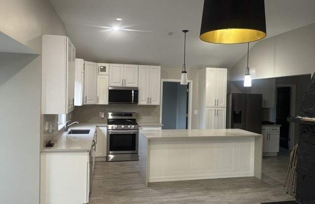 38466 N Drexel Boulevard Gallery 2