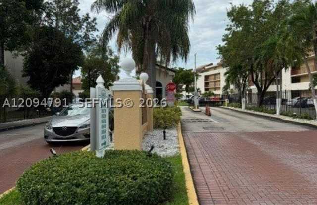 8840 Fontainebleau Blvd Gallery 2